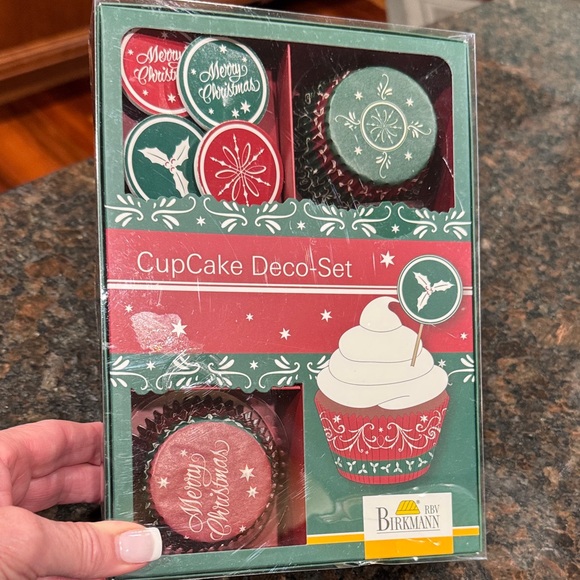 Cupcake Deco-Set - Festive Red and Green-Paper Straws- Paper Baking Cups - Picture 6 of 7